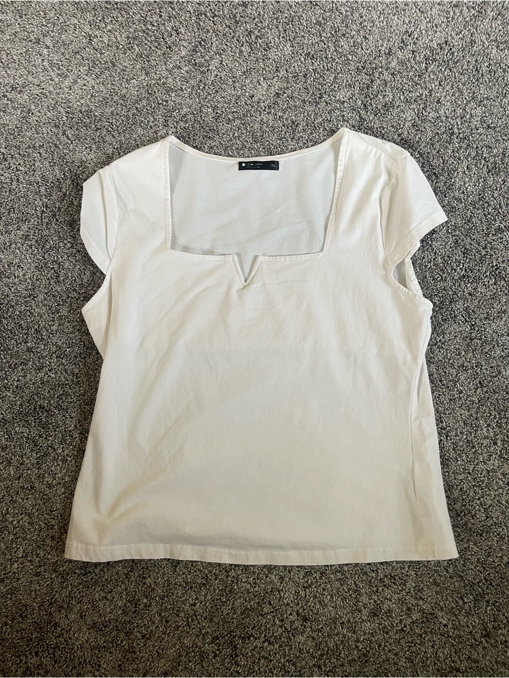 SHEIN White Square Neck Cap Sleeve Top with V-Notch